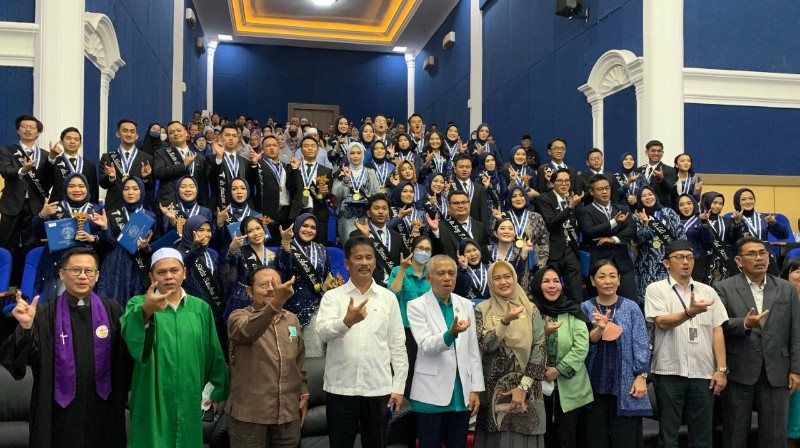 UNIBA Orbitkan Puluhan Dokter Baru Tahun Ini