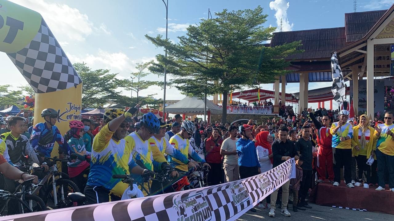 Ribuan Orang Padati Car Free Day dan Jelajah Wisata Karimun