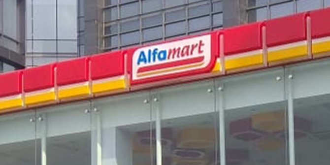 Viral Karyawan Alfamart Diancam Minta Maaf oleh Konsumen Pencuri