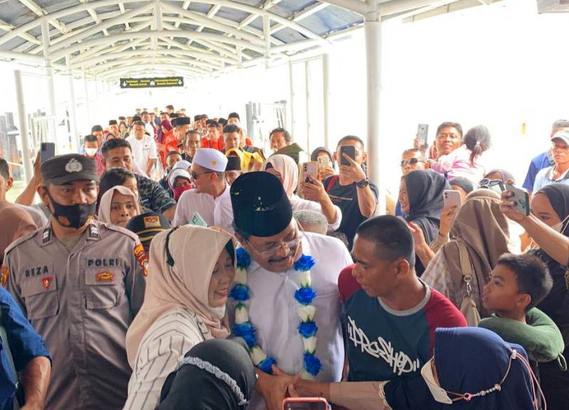 Ribuan Warga Karimun Sambut Meriah Mantan Gubernur Kepri Nurdin Basirun