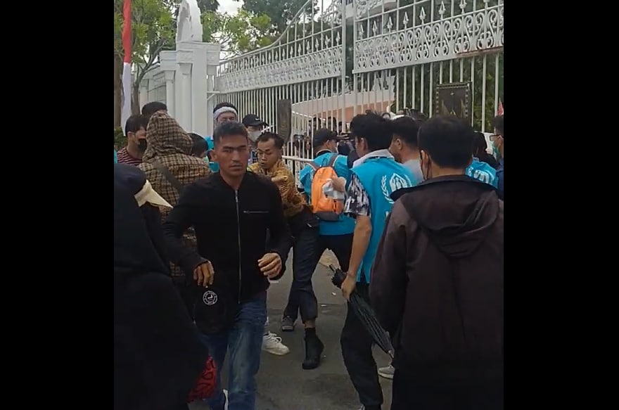 Unjuk Rasa Pengungsi Afghanistan Ricuh di Depan Kantor Wali Kota Batam