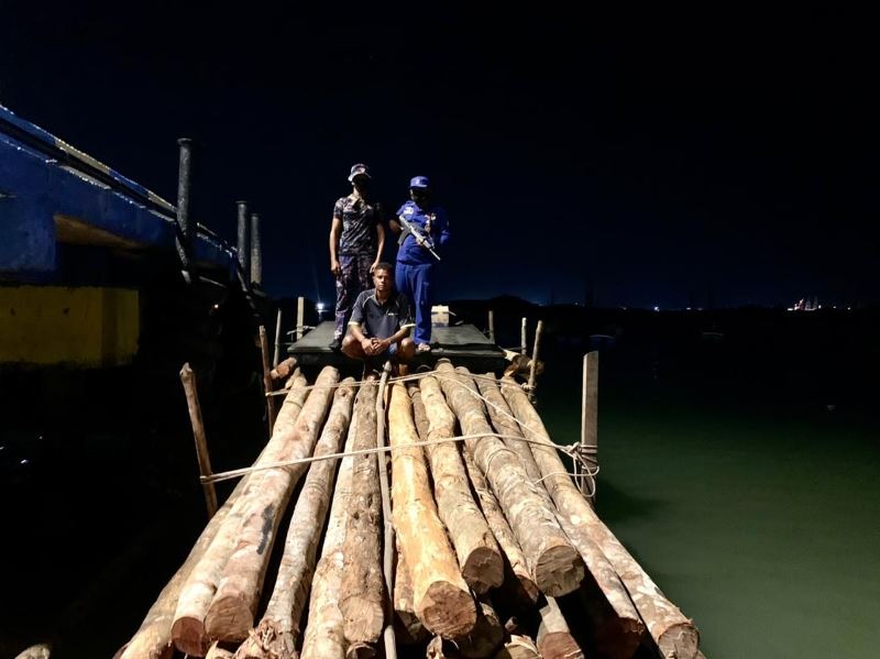 Polairud Polda Kepri Tangkap Kapal Pengangkut Ratusan Kayu Diduga Ilegal, Siapa Pemiliknya?