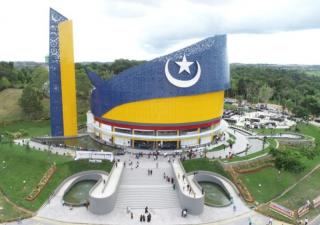 Jadi Ikon Baru, Peserta Diklat Pim Jatim Kunjungi Masjid Tanjak