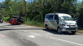 Hindari Tumpukan Pasir, Mobil Pick-up Tabrak Gran Max di Perbatasan Bintan-Tanjungpinang