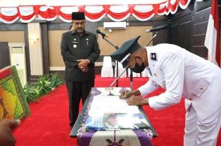 Lima Kades Terpilih di Karimun Dilantik, Ini Pesan Bupati