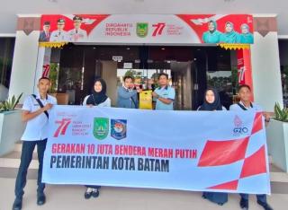 Pemko Batam Bagi-bagi 10 Ribu Bendera Merah Putih Gratis