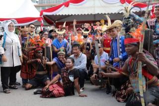 Semarak Pawai Pembangunan di Batam Diikuti 7.616 Orang
