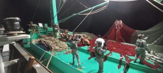 Bakamla Sergap Kapal Ikan Vietnam Curi Ikan di Perairan Natuna, 17 ABK Ditahan