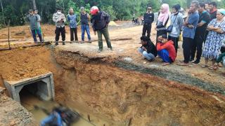 Pemotor Tewas Terperosok Lobang Proyek Gorong-gorong di Tanjungpinang