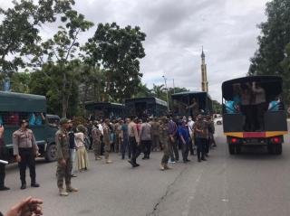 PetugasÂ Bubarkan Unjuk Rasa Ilegal Pengungsi Afghanistan di Batam, Kerap Bikin Resah Warga