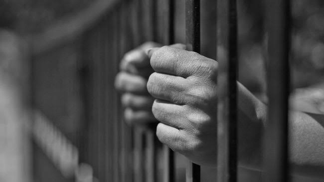 Dua Terdakwa Kasus Mikol-Rokok Ilegal di Batam Divonis Setahun Penjara, Denda Rp 1 Miliar