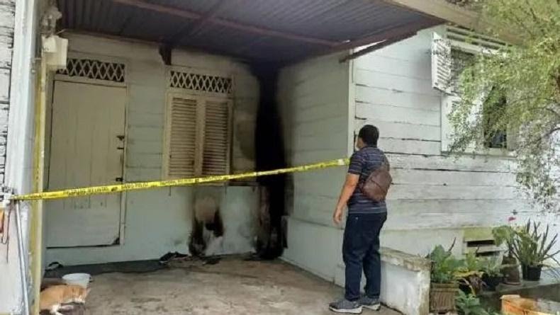 Sakit Hati Cerai dengan Istri, Pria di Pekanbaru Bakar Rumah Ketua RT