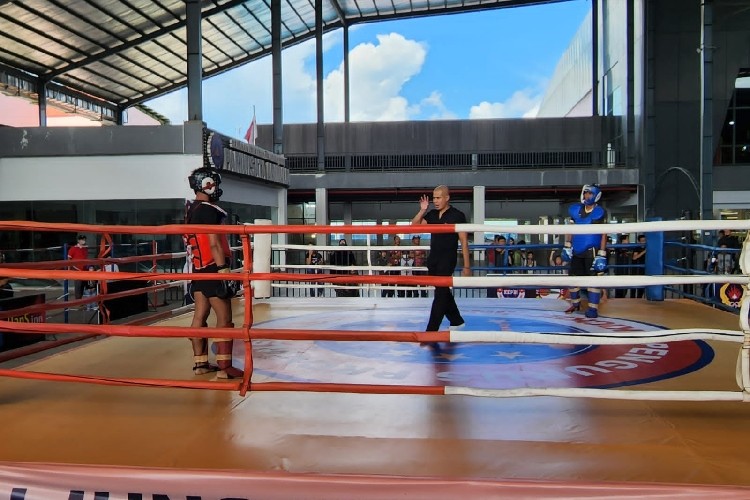 Komandan Puslatpurmar 9 Dabo Singkep Tinjau Kesiapan Atlet Lingga Tatap Kejurnas Kickboxing 2022 di Batam
