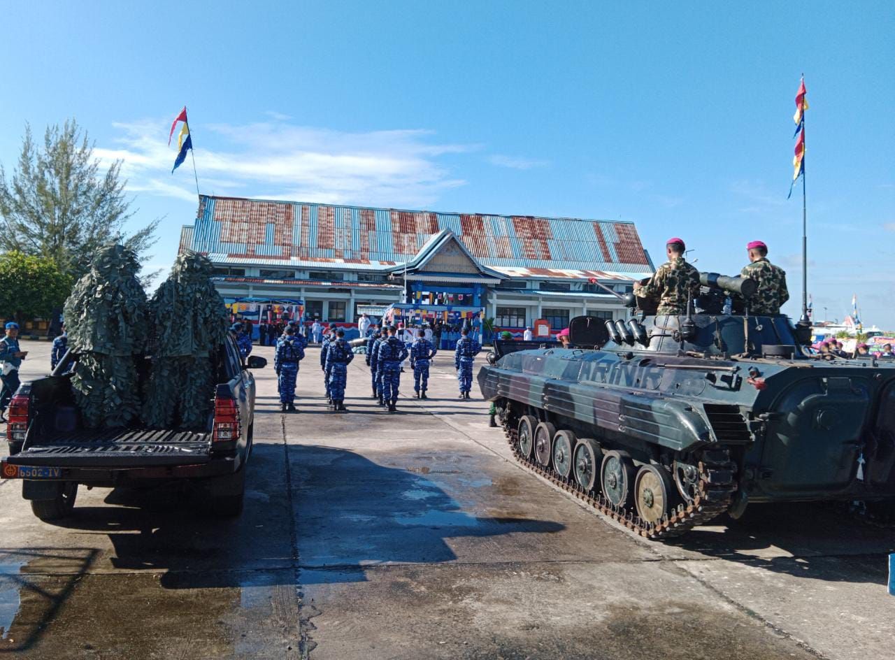 Upacara HUT ke-77 TNI AL di Natuna, Pamerkan Tank hingga Senjata Penghalau Rudal