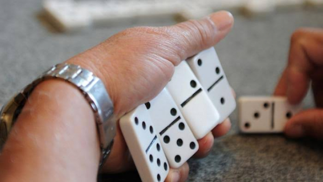 Pemuda Sambau Gelar Turnamen Domino Bertabur Hadiah