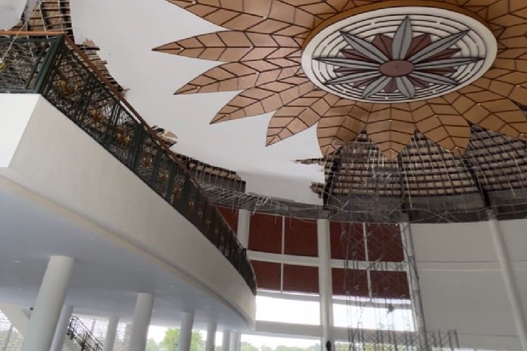 Progres Terkini Pemeliharaan Masjid Tanjak Batam, Kontraktor Bakal Ganti Plafon PVC