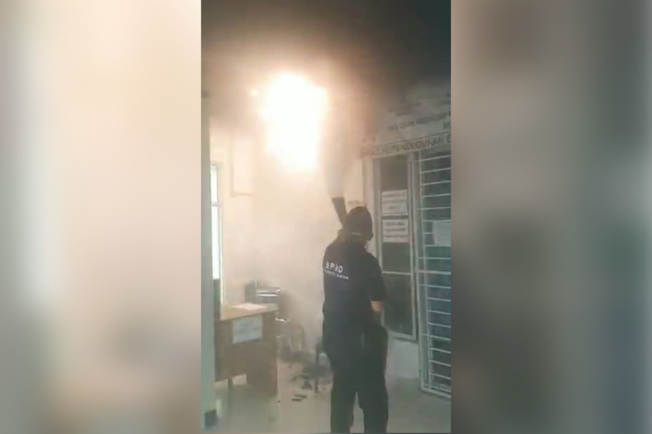 Petir Sambar Meteran Listrik Kantor Disdukcapil Bintan, Layanan Administrasi Terganggu
