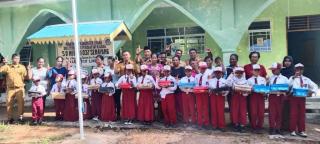 Gerakan 10 Ribu Sepatu Jadi Andalan Kadisdik Lingga Bangkitkan Semangat Belajar Siswa