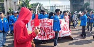 Demo Buruh Selesai, Giliran Mahasiswa Gelar Aksi Tolak Kenaikan BBM di DPR