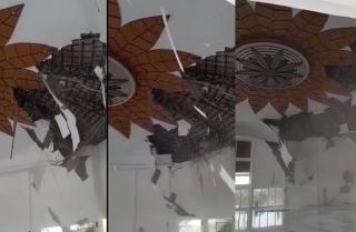 Detik-detik Plafon Masjid Tanjak Batam Runtuh
