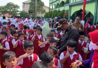 Hari Kesehatan Gigi Nasional: 2 Ribu Siswa SD di Karimun Ikuti Sikat Gigi Massal