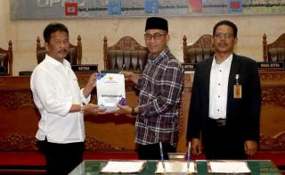 Rudi Sampaikan Ranperda APBD Kota Batam dan Nota Keuangan 2023