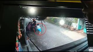 Lawan Pencuri Bermotor, Bocah di Lubuk Baja Terseret hingga Beberapa Meter di Jalan