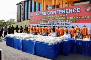 Polda Riau Bongkar Jaringan Narkotika Kelas Kakap, Barang Bukti 203 Kg Sabu dan 403 Ribu Ekstasi