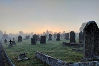 Rutin Berkunjung Selama 43 Tahun, Warga di Inggris Baru Sadar Kalau Salah Ziarahi Makam