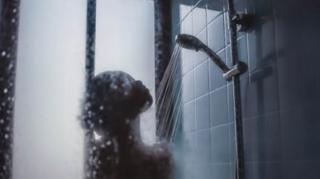 Awas, Jangan Mandi saat Hujan Badai Petir Jika Tak Ingin Hal Ini Terjadi