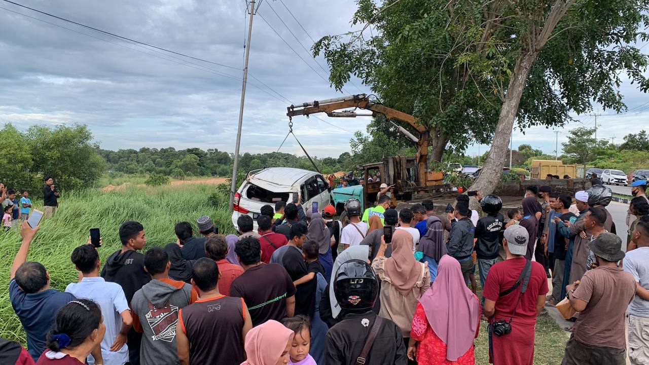 Polisi Ungkap Penyebab Avanza Nahas Terjun ke Parit Kawasan Tebing Karimun