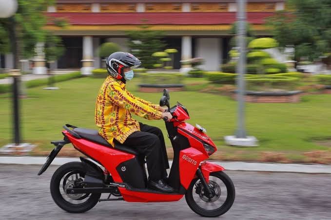 Pemprov Riau Beli Puluhan Sepeda Motor Listrik untuk Operasional OPD