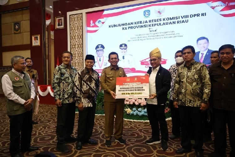 Komisi VIII DPR RI Tampung Aspirasi dan Tebar Beragam Bantuan di Kepri