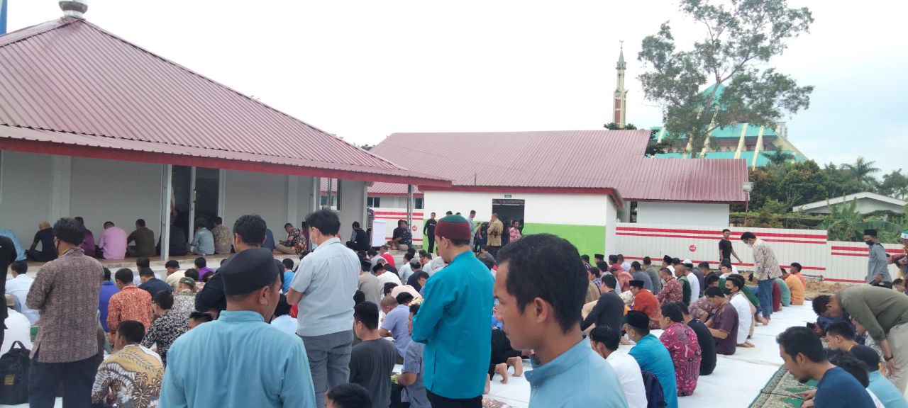 Penampakan Salat Jumat Perdana di Masjid 