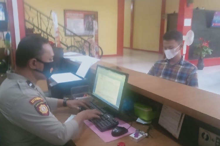 Helm Seharga Rp 1,8 Juta Hilang di Parkiran Mega Mall, Johanes Lapor Polisi
