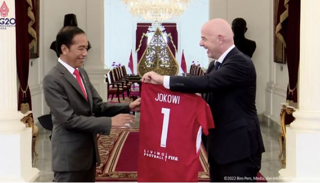 Jokowi: Stadion Kanjuruhan Kita Runtuhkan, Bangun Baru Lagi