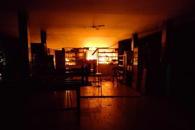 Kantin SMAN 1 Batam Kebakaran, Satu Blok Bangunan Hangus