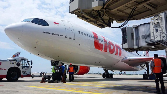 Tangis Berubah Jadi Tepuk Tangan Saat Lion Air JT330 Berhasil Mendarat
