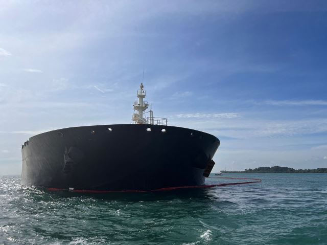 Tanker MT Young Yong Bermuatan Ratusan Ribu Ton Minyak Kandas di Perairan Nipah