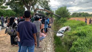 Mobil Avanza Terjun Masuk Parit di Karimun, Sopir dan 6 Penumpang Luka-luka