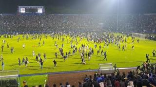 Dalih Polisi Gunakan Gas Air Mata Tangani Suporter di Stadion Kanjuruhan Malang
