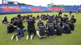 Anak di Bawah Umur Meninggal di Ruang Ganti, Pemain Arema Pukul Pintu