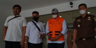 Sempat Buron, Eks Ketua KONI Kampar Tersangka Korupsi Serahkan Diri ke Kejati Riau