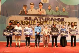 Ketua RT dan RW se-Batam Kota Terima Insentif Triwulan III Tahun 2022 