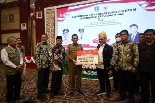 Komisi VIII DPR RI Tampung Aspirasi dan Tebar Beragam Bantuan di Kepri
