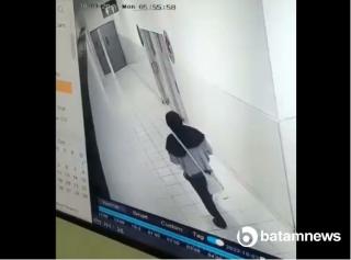 Menyamar Jadi Perempuan Berjilbab, Eks Karyawan KFC Mega Mall Bobol Brangkas Puluhan Juta