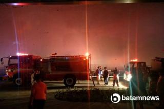 Pompa Air dan Akses ke Lantai Atas Hambat Proses Pemadaman Kebakaran Pollux Habibie Batam