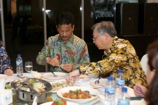 Kepala BP Batam Kenalkan Gonggong Kuliner Khas Kepri ke Menteri Singapura