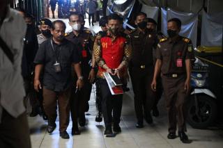 Sidang Pembunuhan Brigadir Yosua: Ferdy Sambo Bawa Buku Hitam dan Map Merah Dikawal Brimob