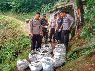 Sampah Celana Dalam Wanita Berserakan di Situs Budaya, Hampir 10 Karung